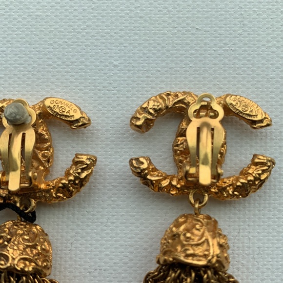 CHANEL Vintage ⭐️ RARE Real Gold Florentine Tassel Fringe Filigree Clip Earrings - Picture 7 of 16